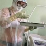 Российская медсестра вышла на работу в бикини